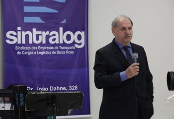 Sr. João Pierotto Neto, representando o Sr. Afrânio Rogério Kieling, Presidente do SETCERGS de Porto Alegre/RS.