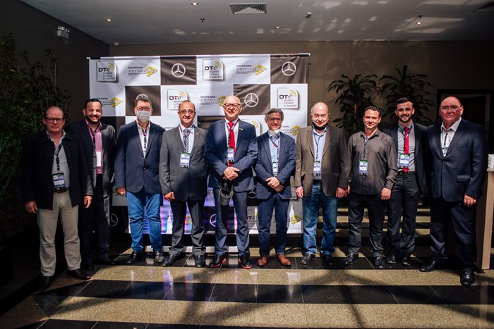 Presidente do SINTRALOG, Elemar Walker, participa de evento na FETRANSUL, com a presença do Ministro da Infraestrutura Tarcísio Gomes de Freitas.